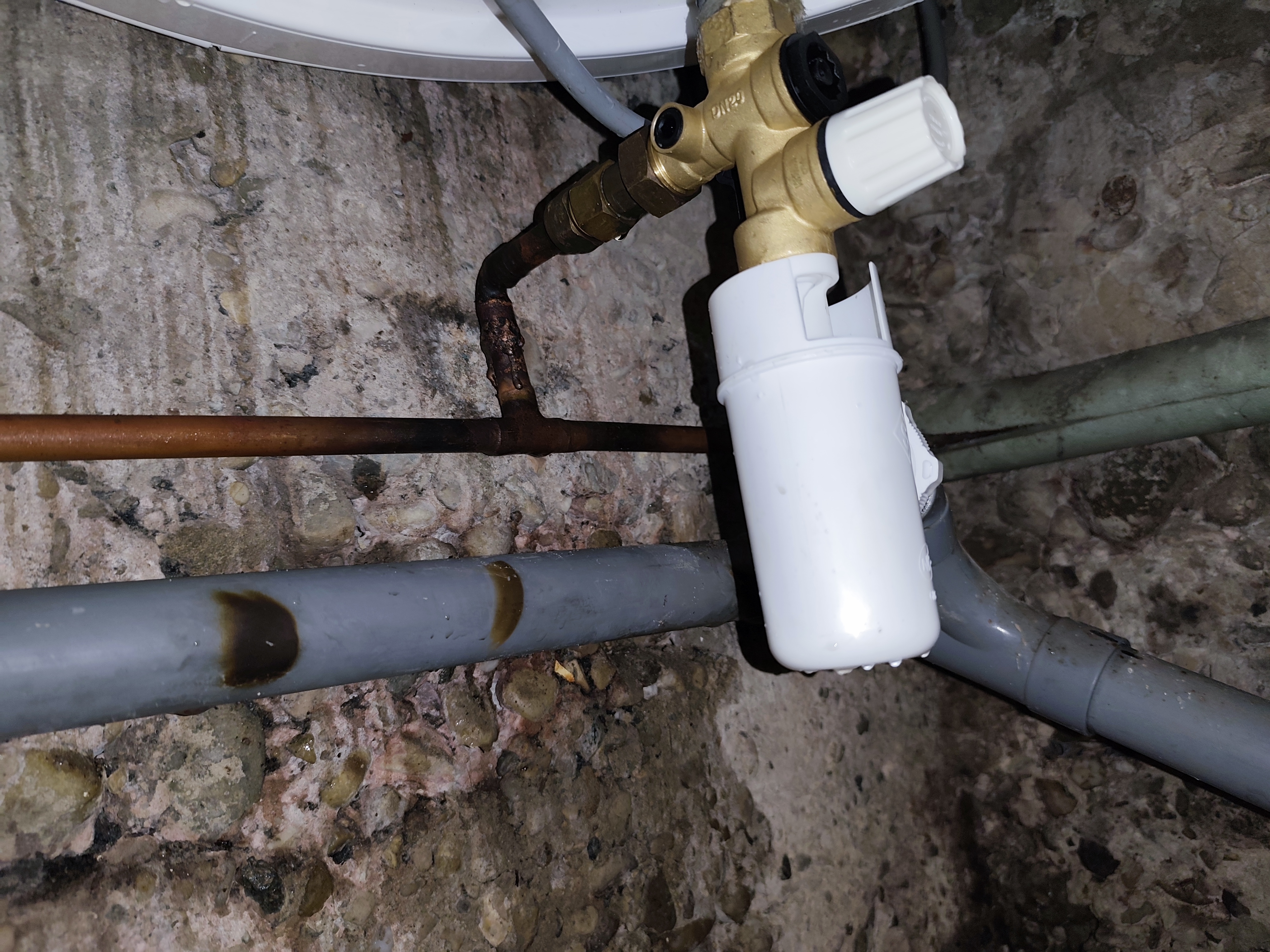 Réparation fuite d'eau à Voreppe 38340 - plombier urgent